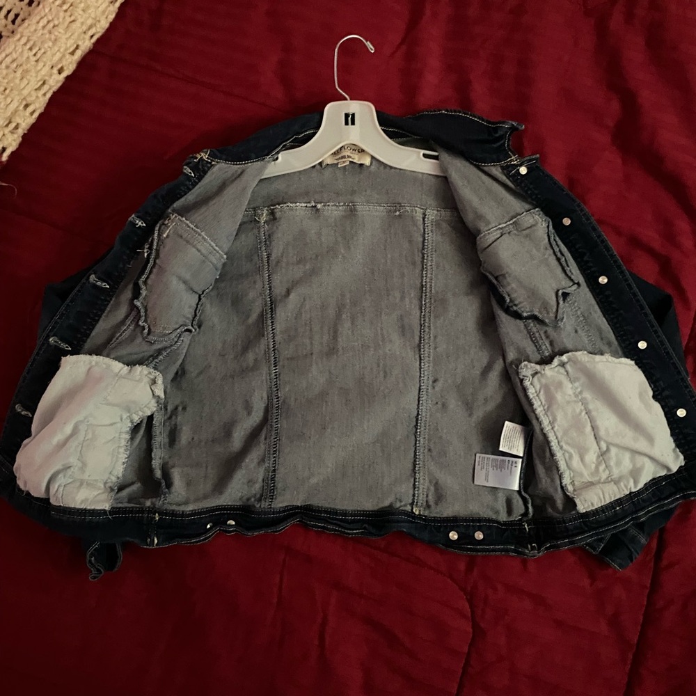 Wallflower Denim Jacket. The Fabulous Fit.  Size Medium - Picture 5 of 6